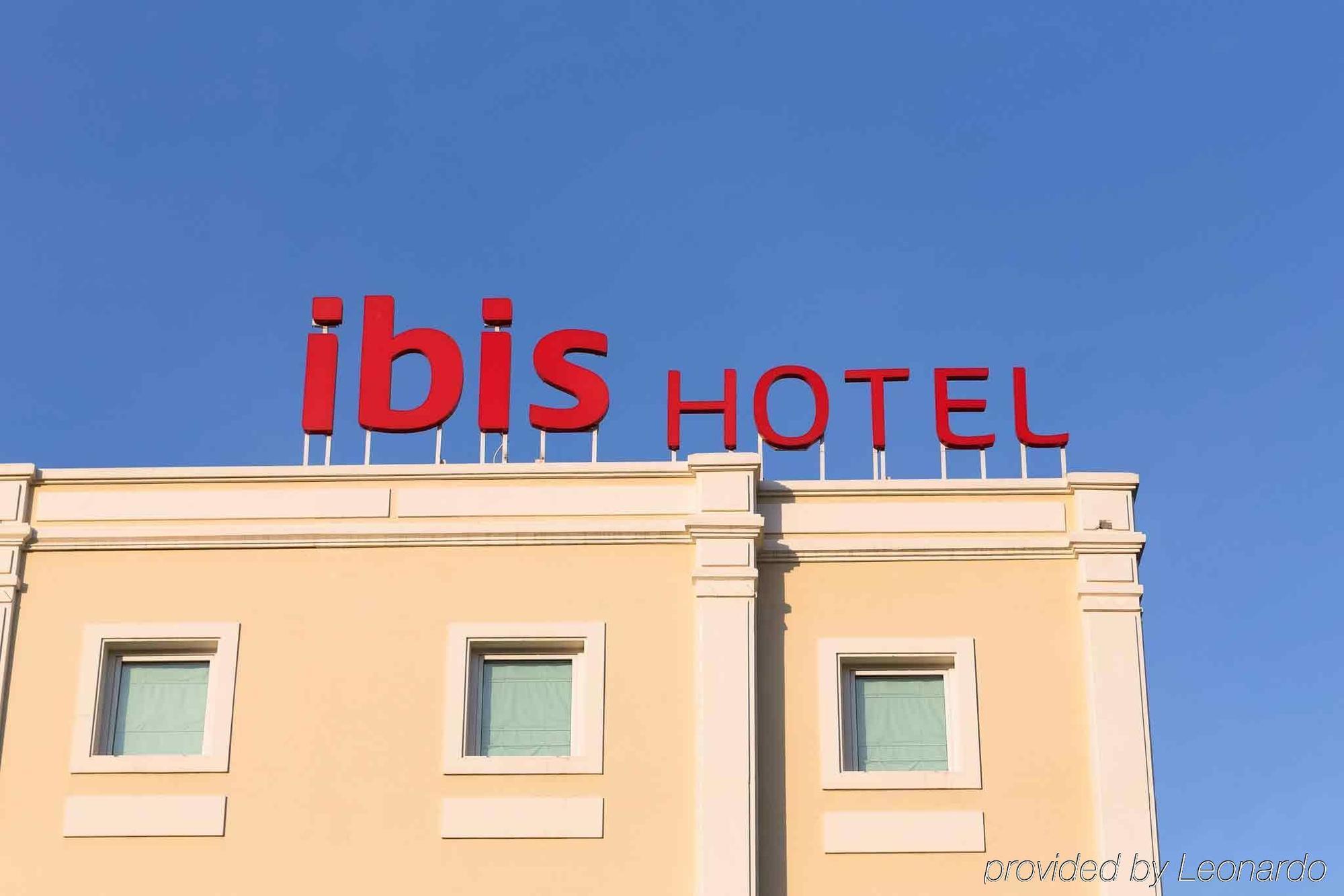 Ibis Vientiane Nam Phu Hotel Buitenkant foto