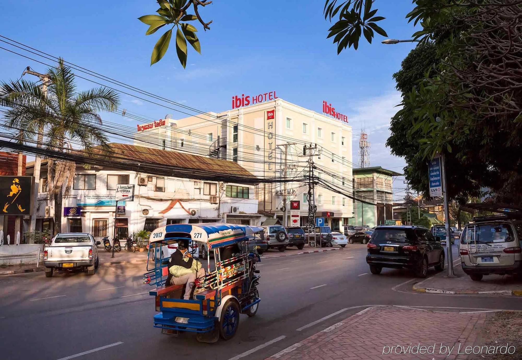 Ibis Vientiane Nam Phu Hotel Buitenkant foto